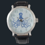 Vintage Blue Octopus med ankare Armbandsur<br><div class="desc">Denna vackra antika bläckfisk teckning* från 1800-talet har färgats om till blått och placerats på en söt grått-blå bakgrund i nöd/grunge med ett blekt ankare mönster. Resultatet är en originalklocka som matchar ditt nautisk- och strandtema mode. Vakuumnumren görs i ett finare, ett Victoriantypsnitt. Ögonen har gott om vätande tentakler och...</div>