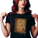 Vintage Bok Älskare Bachelorette Party T Shirt<br><div class="desc">Gratulerar till älskare-historiens mest spännande komplott med vårt slutkapitel: Miss to Mrs. AI konst, vintage bachelorette t-shirt! Perfekt för att bok-vänliga brider ska vara, förvandlar den här designen ditt stora firande till ett litterärt mästerverk. Oavsett om du planerar en liten nyckel-flickas flyktväg eller en episk nattutgång, så är den här...</div>