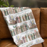 VINTAGE BOKAR & BLOMMAR | Personlig Bibliotek Fleecefilt<br><div class="desc">Mysigt med tidlös charm med vår Vintage Bokar & Blommar Personlig Bibliotek Fleece Blanket. Perfekt för bok älskare, denna vackert designade filt innehåller rader av vintage-stil-bokar som är försedd med ömtåliga blommigtar, fjärilar och mjuka pastellhuber. Anpassa filten med dina favoritcitattecken eller meningsfulla bok-meddelanden, skapar den till en verkligt unik och...</div>