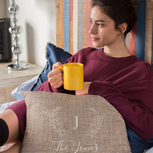 Vintage bondgårdslägenhet med monogrammerad burlap kudde