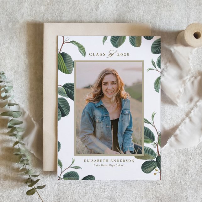 Vintage Botaniska blad Vita Foto Examen Inbjudningar (Customizable photo graduation invitation featuring botanical greenery.)