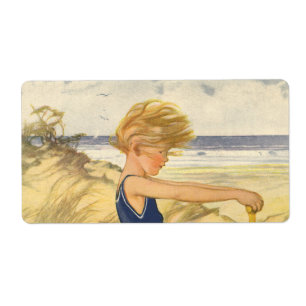 Vintage Boy som spelar vid Beach med Sand Leksaker Fraktsedel