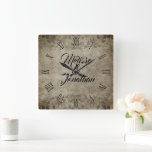 Vintage Bride Groom namn Bröllop Fyrkantig Klocka<br><div class="desc">©PLdesign Vintage bröllop Bride and Groom Gång på en bröllop-gåva. Anpassa och anpassa bröllop-presenten med groom och brud namn.</div>
