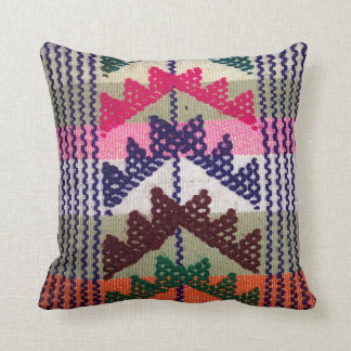 Vintage broderat mönster kudde