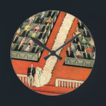 Vintage bröllop, Art Deco Bride och Groom Newlyows Rund Klocka<br><div class="desc">Vintage illustration av kärlek och romantik art deco-designen med ett par som gifta sig i en kyrka med gästerna som sitter på ceremonin i giftermål. Mannen bär en formell tuxedo och kvinnan bär en traditionell vit gåva med en lång slöja som springa ner i Aisle. Möhippan påminner oss om en...</div>
