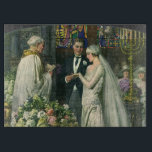 Vintage bröllop, Bride och Groom med Menorah<br><div class="desc">Vintagens illustration av ceremonin i kärlek och romantik,  där ett par gifta sig i en vacker synagoga med glasfönster,  blommor och en sjudmenorah i nedfläckad. Bron har en lång vit bröllop-grav och brudgummen är stilig i sin tuxedo.</div>
