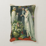Vintage bröllop, Bride och Groom med Menorah Prydnadskudde<br><div class="desc">Vintagens illustration av ceremonin i kärlek och romantik,  där ett par gifta sig i en vacker synagoga med glasfönster,  blommor och en sjudmenorah i nedfläckad. Bron har en lång vit bröllop-grav och brudgummen är stilig i sin tuxedo.</div>
