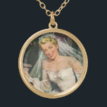Vintage bröllop, Retro Bride med Flower Girl Guldpläterat Halsband<br><div class="desc">Vintage illustration av kärlek och romantik med en blomma med lycklig,  en leende brud i hennes vackra klänning med ornerade knärör på hennes bröllopsdag. Det är dags att gifta sig!</div>
