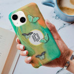 Vintage Butterflies Mönster med Monogram<br><div class="desc">En unik blandning av gamla och nya fjädrar med vintage över en modern abstrakt mönster i teal, orange och matchande jordtoner. Redigera exempelmonogrammet med initialer eller annan text. Om du behöver flytta initialer efter att du har ändrat dem väljer du "anpassa" och för dem till önskad plats med musen eller...</div>