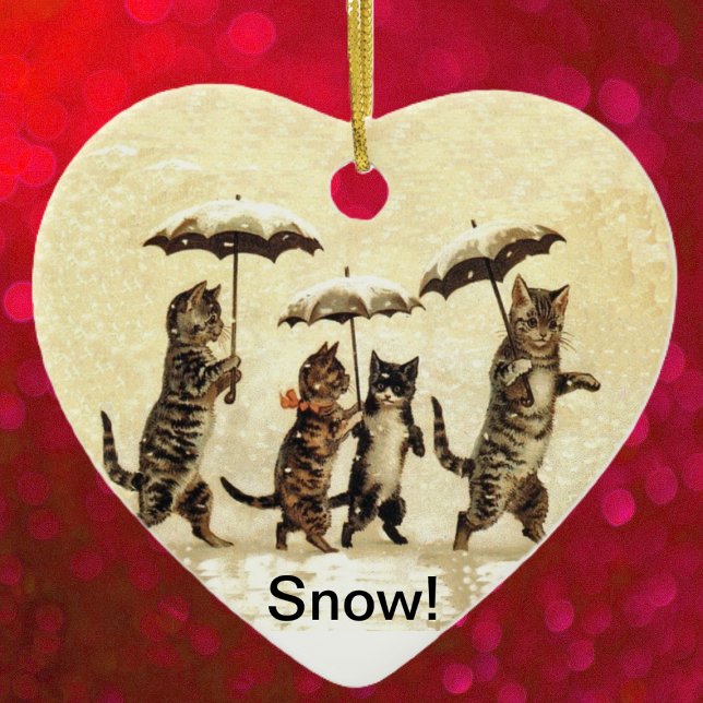 Vintage Cats Parbrellas Snö Julgransprydnad Keramik (Four brown cats walking upright umbrellas in falling snow on yellow heart shaped ceramic ornament.)
