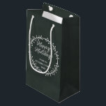Vintage Chalkboard-julfransen Glad helg<br><div class="desc">Sprid din julhälsning med dessa festliga behandlingar med en vintage chalkboard stil-design med en julkrans och säsongen hälsning "Glad helg" i ett kursivt skript med anpassade för ditt namn och året.</div>