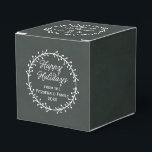 Vintage Chalkboard-julfransen Glad helg Presentaskar<br><div class="desc">Sprid din julhälsning med dessa festliga behandlingar med en vintage chalkboard stil-design med en julkrans och säsongen hälsning "Glad helg" i ett kursivt skript med anpassade för ditt namn och året.</div>