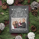 Vintage Chalkboard Merry Little jul Card Julkort<br><div class="desc">Stil-fotokortet i den här vintagen innehåller frasen "ha dig själv en trevlig liten jul" i handskriften med accenterna stil typsnitt och hand plockade. Anpassa den med ditt familjefoto och namn!</div>