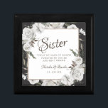 Vintage Cherish Sister Maid of honor Personlig Minnesask<br><div class="desc">Vintage Cherish White Blommigt & Ro Guld målade Rosor och blommor. En Vintage Classic and Elegant look, och många Grått, Ivory White, Ro Guld, Dusty Rosa, Gräs Grönt och Grått löv och löv. Med handmålad Blommigt inslag, Vintage Classic Script Typsnitt och Elegant Ro Guld Foil Geometric Square Glitter på en...</div>