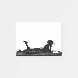 Vintage Chic Ung Kvinna som Läser en Bok med Namn Post-it Block