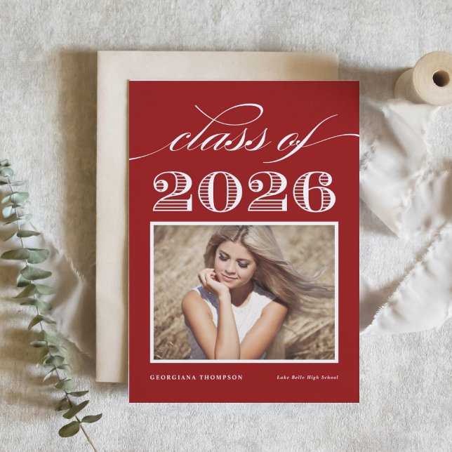 Vintage Class of 2025 Red Photo Studenten Inbjudningar (Customizable red photo graduation invitation featuring elegant script and vintage typography. )