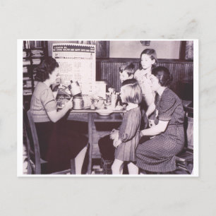 Vintage Cooking Utensil Demonstration 1941 Vykort