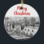 Vintage Crew Rowers i båt vid dockan Julgransprydnad Keramik<br><div class="desc">Antique Stylized Image of Crew Rowers at the docka Elegant, snyggt and chic anpassade party and firande, inbjudningar och tillbehör med en vintage stilized teckning of rowers in their boat by the doden. Observera att det här är en grafisk design/bild som överförs till den underliggande produkten och inte innehåller några...</div>