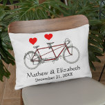 Vintage Cute Tandem Bicycle Personligt bröllp Prydnadskudde<br><div class="desc">Vintage Cute Tandem Bicycle Personligt bröllp accentpåfyllnad</div>