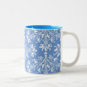 Vintage Daisy Damask Etching White på Blue Mugg