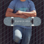 Vintage Denim Blue Jeans ser utskriven ut Mini Skateboard Bräda 18,5 Cm<br><div class="desc">Den här vintagen är en snyggt och ett unikt sätt att uttrycka kärlek för både skateboardering och retromode. Däcket har en detaljerad utskrift av denim, som imiterar struktur och ser ut som klassiska blå jeans, kompletta med sömndetaljer och utklädda plåster för en autentisk, förslitande känsla. Skateboard är tillverkad av varaktiga...</div>