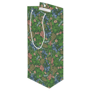 Vintage Dragonfly som flyger på engelska Garden