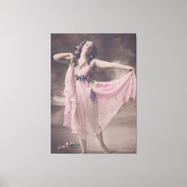 Vintage Elegance in Rosa Blommigt Dress Canvastryck (Framsida)