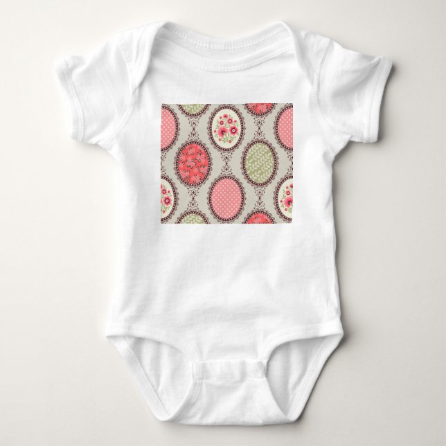 Vintage Fabric: Patchwork Seamless Design. T Shirt (Framsida)