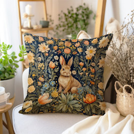 Vintage Farmhouse Rabbit i en Blommigt Garden Kudde