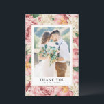 Vintage Flowers Bröllop Photo Tackto You Card<br><div class="desc">Skicka ett tack till familj och vänner för att de är en del av din speciella dag med anpassadet bröllop tack för ditt platta kort. Den har ett blommönster av vintage av rosa ros och peonier, och elfenbensvattenområden. Anpassa bröllop-kortet i blommigt genom att lägga till foton och detaljer i bröllop....</div>