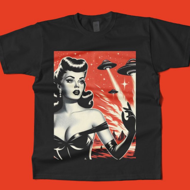 Vintage flygande tefat pinuppsida t shirt (Skapare uppladdad)