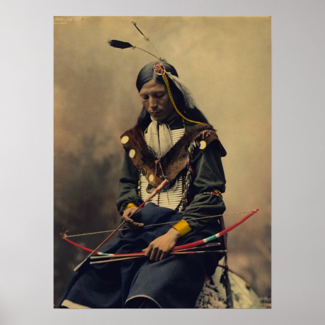 Vintage Fotografi av Cherokee Man med Bow Poster (Framsidan)