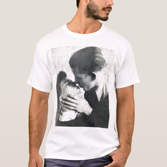 Vintage Gay Couple Passion Kiss T-shirt (Framsida)