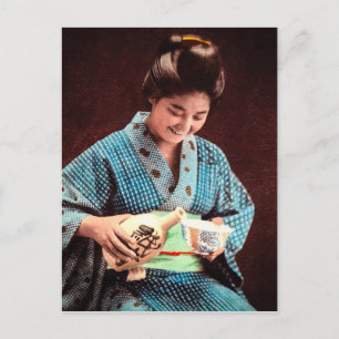 Vintage Geisha Imbibing i Kopp i det gamla Sake Ja Vykort