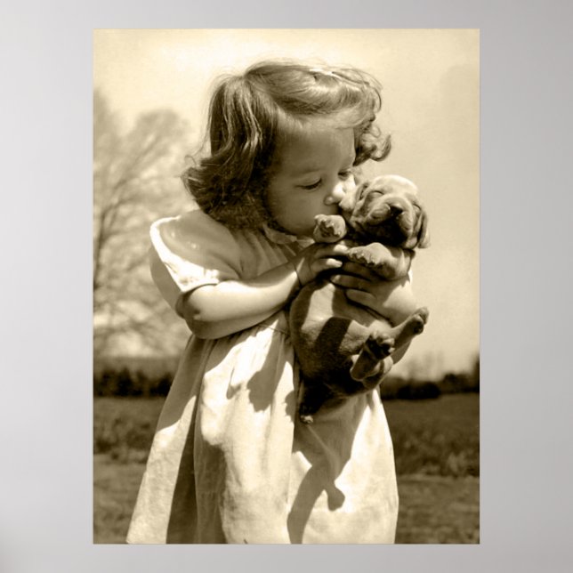Vintage Girl Kisses Puppy Poster (Framsidan)