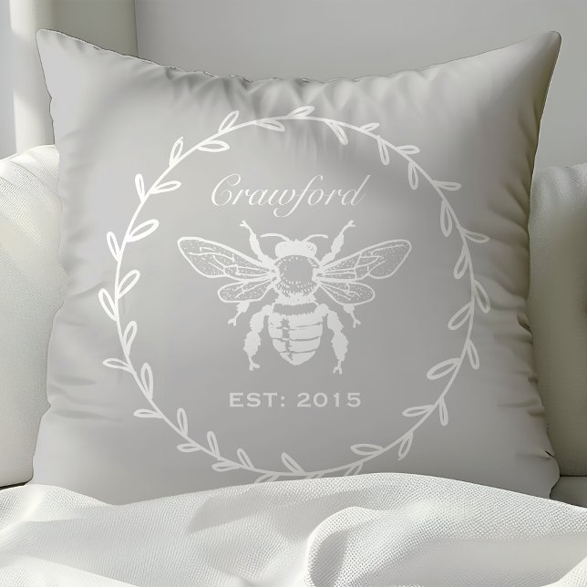Vintage Grå Honey Bee Lagerbärsmonogram Kudde (Skapare uppladdad)