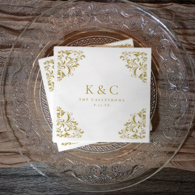Vintage Guld Monogram Elegant Guld Bröllop Pappersservett (Elegant gold monogram wedding napkin with printed baroque corners, perfect for receptions.)