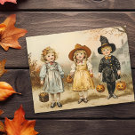 Vintage Halloween Bus eller godis Vykort<br><div class="desc">Den här designen kan vara personlig om du väljer Redigera design. Du kan också överföra till andra objekt. Kontakta mig på colorflowcreations@gmail.com eller använda alternativet chatta överst på sidan om du vill ha den här designen på en annan produkt eller behöver hjälp med den här designen. Se mer av mina...</div>