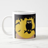 Vintage Halloween, spöklik uggla i träd med måne Jumbo Mugg