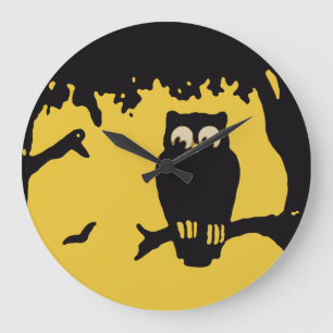 Vintage Halloween, spöklik uggla i träd med måne Stor Klocka