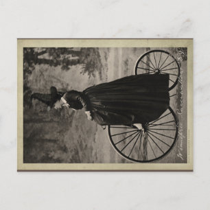 Vintage Halloween Witch på en cykel Vykort