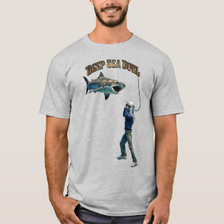 Vintage hjälmdykare som kämpar mot en tigerhaj URM T Shirt