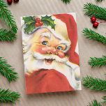 Vintage Holly Jolly Jultomten Anpassningsbar Jul j Helgkort<br><div class="desc">I mitt århundrade har julkortet ett holly, jolly Jultomten, komplett med körsbärsnos, rosiga kinder, röd kostym och hatt, en skugga i hans öga och en sprit av mistletoe. Kortet visar: "Må din julhelg fyllas med kärlek och glädje. God jul!" och kan ändras eller redigeras efter behov. Lägg till ditt namn...</div>