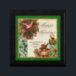 Vintage Holly Wreathe Damask Dove Chrismas Box Minnesask<br><div class="desc">FÄRG PALETTE: Klassisk julröd, grönt och guld anger tonen för denna samling. KONSTRUKTIONSSAMLING: Vintage-julduva. Köp det här som en gåva till din egen familj eller som en julklapp till vänner, familj eller medarbetare! Eller som en företagsgåva till företag. Det är så enkelt att anpassa och anpassa familjen namn i mallen...</div>