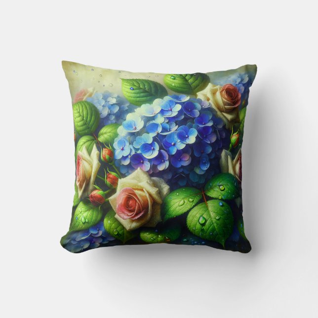 "Vintage Hydrangeas och Ro in Rain" Kudde (Framsida)