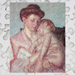Vintage Impressionism, Sömnig Baby av Mary Cassatt Pussel<br><div class="desc">Snygg design för att fira Mors dag. Sömnig Baby (1910) av Mary Cassatt är en vintage bra konsthantmålning av familjen porträtt. En mor som håller sitt sovande barn. De rosa tonerna antyder att baby är en flicka, men det är mor som bär rosa så baby kan också vara en pojke....</div>