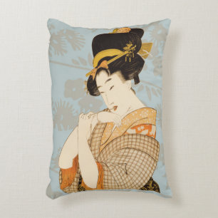 Vintage japansk underhållerska i geishadräkt i kim prydnadskudde