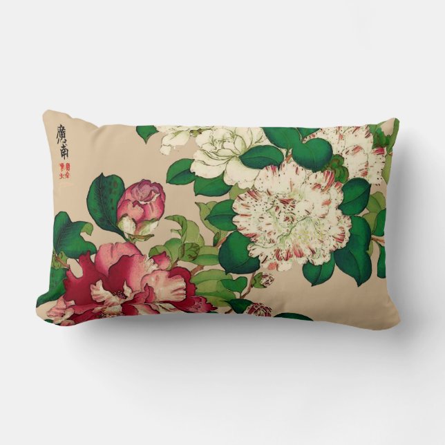 Vintage Japanska Camellias. Djup Rosa på Beige Lumbarkudde (Framsida)