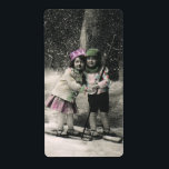 Vintage jul, Best Friends on Skis Fraktsedel<br><div class="desc">Vintage God jul sepia foto av bästa vänner,  en liten pojke och en liten flicka,  två barn som har roligt skidor i snö under vintern. Det snöar i skogen.</div>
