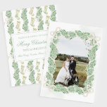 Vintage jul Garland Stocking One Photo Julkort<br><div class="desc">Vattenskärg Julgarland Stocking Vintage One Photo Helgdag Card. Det här vackra julfotkortet har en färgad julgranstragland med vita bogar som ram för ett foto. Baksidan av inbjudan är julklappar med julgranar och bovar. Det är perfekt om du är tittar för ett klassiskt, söderut, barnsligt julkort. Meddelande mig om du behöver...</div>